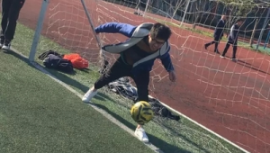 学校里能否穿足球鞋?关于校园着装规定的探讨