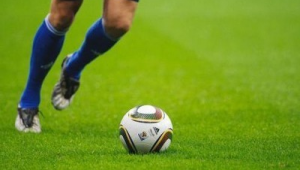 足球护膝对女生作用大吗 助力球场驰骋还是徒有其表？