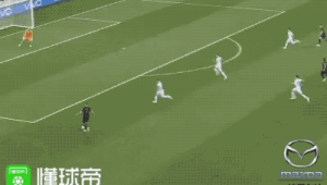 足球击中横梁，是遗憾错失还是别样精彩？