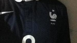 高考能否穿足球球衣考试？这一疑问引关注