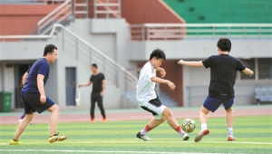 踢足球有体重要求吗