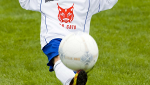 4岁男孩踢足球正常吗？探究幼儿足球运动的适宜性