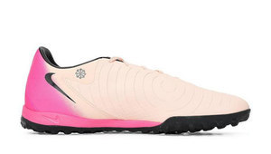 耐克哪款足球鞋适合亚洲人