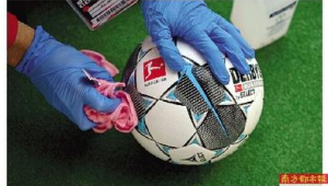 84能否泡足球消毒?了解其利弊,谨慎对待足球消毒问题