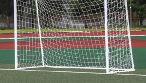 足球的门都是固定高度吗