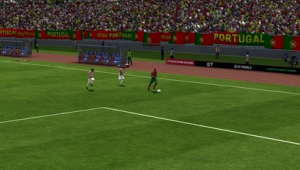 足球禁区拉到球衣是否算犯规，规则解析与争议探讨