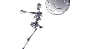 骨架小能否踢足球?探究其在足球运动中的可行性