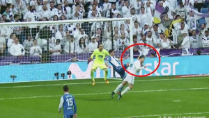 足球比赛中打破球的情况算进球吗？规则判定引关注