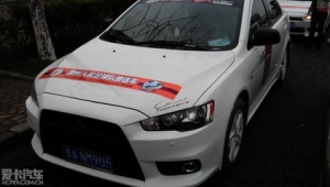 翼神贴足球贴超好看的位置大揭秘，让你的爱车颜值飙升！