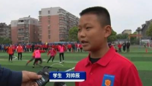 乒乓球队女生练足球情况：人数多不多？