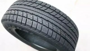 下雪天穿足球鞋可行吗？探讨雪天足球鞋穿着的那些事儿