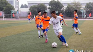 足球入场是带球入场吗