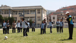 初中足球校队里有女生吗？探寻校园足球别样风景线