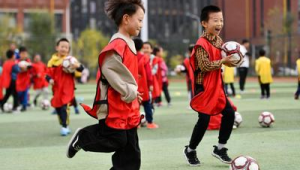 足球青训与校园冲突：矛盾还是融合发展新契机？