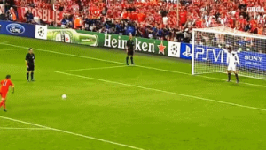 足球守门员最多能出到哪，赛场规则与边界探索