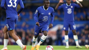 足球评论员盛赞球星:卓越技艺、赛场风范令人折服