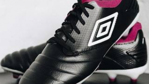 意大利最经典的足球鞋是哪款，探寻足球场上的传奇战靴