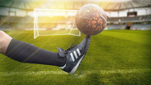 踢足球只会用脚尖吗?解析足球技巧运用的多样性与正确性