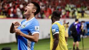 足球全员打人是否算犯规?规则解读与赛场争议剖析