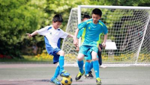 踢足球会加剧近视吗？探究足球运动与视力之间的关联