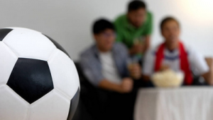 老年人是否喜欢看足球？兴趣背后藏着怎样的故事与真相