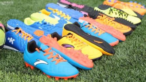 日常能穿的足球鞋有哪些，满足你日常与运动双重需求