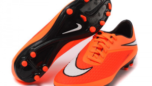 最防滑的是哪款足球鞋啊，防滑性能卓越的足球鞋大揭秘