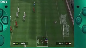 PSP 实况足球 2012：游戏中的动作是否犯规引发争议