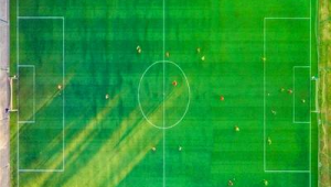 人造足球场免费吗？探究其收费背后的真相与影响