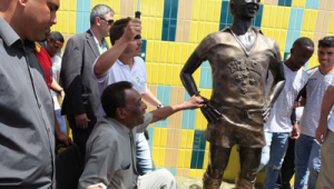 贝利真的喜欢踢足球吗？探寻球王内心的足球热爱密码