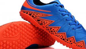 儿童平地足球鞋推荐，哪款能助力孩子在绿茵场上尽情驰骋？