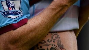 足球球员詹姆斯纹身真相揭秘:是真有其事还是空穴来风?