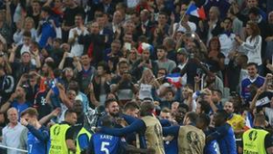 中国战胜法国队的那场足球比赛，精彩瞬间令人难忘