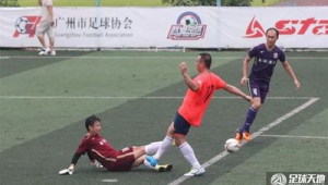 踢足球卡位时用腿是否犯规？规则细节深度剖析