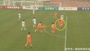 没有足球但打手，此情况算犯规吗