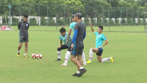 解密!一场普通上午足球赛中教练组通常会坐在哪里