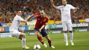 足球左前卫能否射门？探讨其在进攻端的射门能力与角色