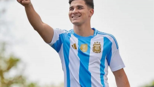 阿根廷足球队服购买指南：哪里能买到正版又心仪的队服