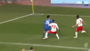 足球头球破自家门是否犯规？规则细节与争议探讨