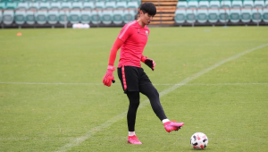 足球守门员接球难吗？面临的挑战与所需的技巧全解析