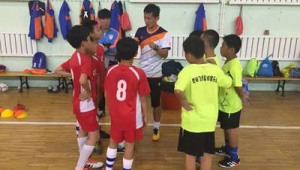 足球教练能否上场当球员?规则与实际情况探讨