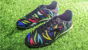 安踏踢足球鞋哪款好用