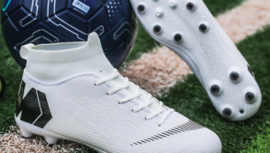 优质碎钉足球鞋推荐，哪款能成为你球场上的最佳搭档？