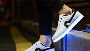 鬼步鞋能否用于踢足球？探究其适用性与潜在影响