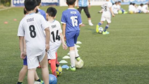 踢足球不需要弹跳吗？深度剖析足球运动中弹跳的作用与影响