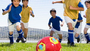 男宝宝是否喜欢踢足球？探寻小小萌娃的绿茵喜好密码