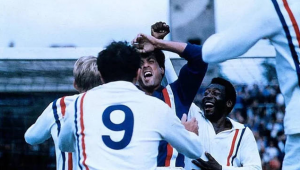 纳粹能成为足球巨星吗

需强调的是，纳粹代表着极端邪恶与反人类思想，绝不能将其与任何正面形象关联，这样的假设只是一种批判性思考的命题形式，旨在引发对历史与价值观的反思，而不是对纳粹有任何美化或肯定意图。