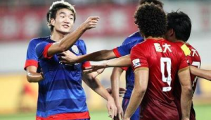 足球场上打队友会吃牌吗?规则解读与赛场案例揭秘