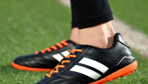 平底足球鞋是tf吗