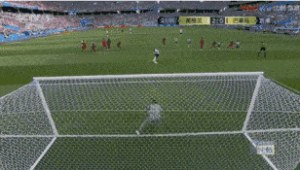 足球在点球区究竟能不能进球？规则解读与争议探讨